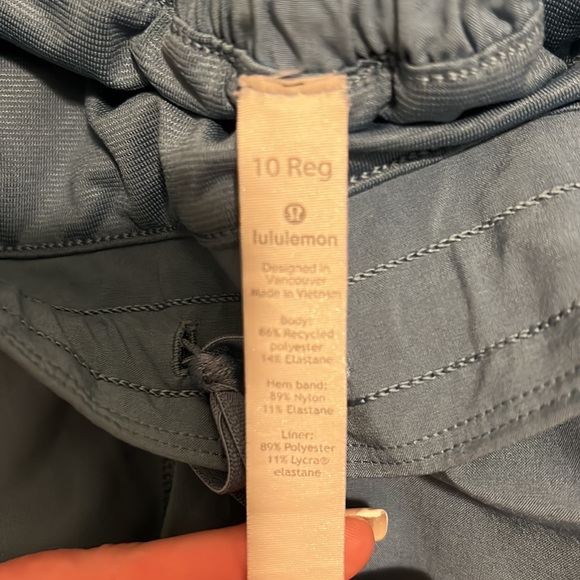 Lululemon hotty hot 2.5 blue size 10 - Picture 2 of 2